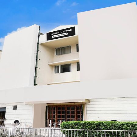 Отель Super Townhouse Oak Vashi Turambhe Экстерьер фото