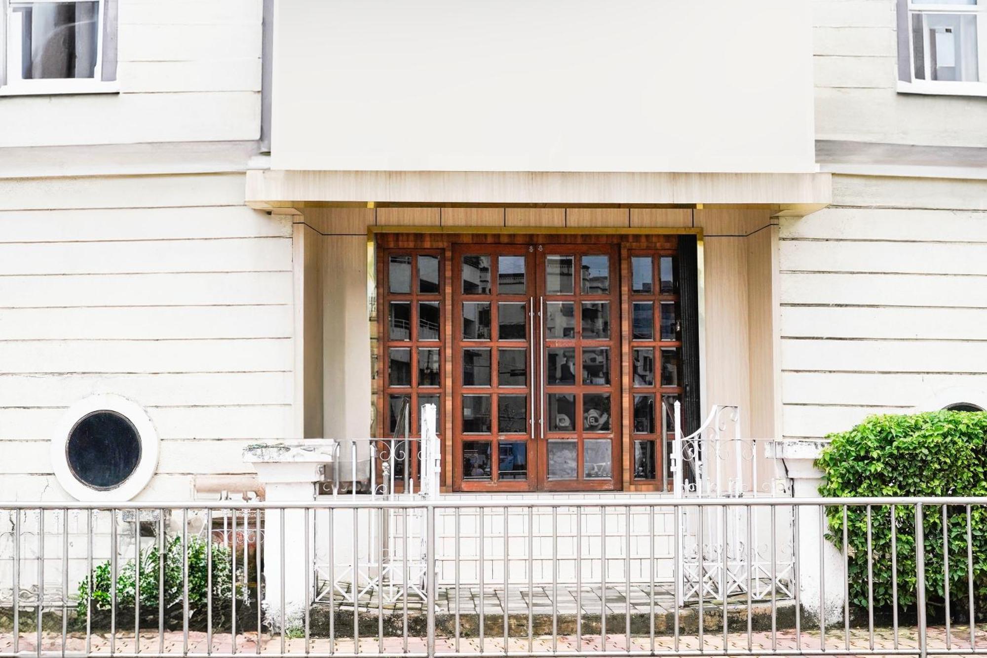 Отель Super Townhouse Oak Vashi Turambhe Экстерьер фото